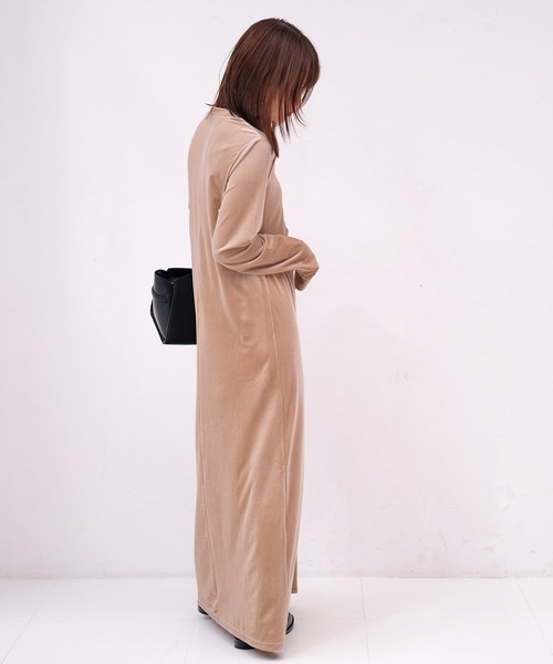AKTE（アクテ）の「ベロアIラインワンピース（ワンピース・レディース・バーガンディー/ブラック系/ライトベージュ・FREE/TALL）」の17枚目の写真
