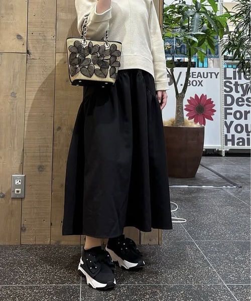 +diana(プラスダイアナ)の「【軽量・撥水加工】 ビッグリボン ニットソックススニーカー(スニーカー・レディース・ブラック/アイボリー・21.5cm/22.0cm/22.5cm/23.0cm/23.5cm/24.0cm/24.5cm/25.0cm/25.5cm/26.0cm)」の4枚目の写真