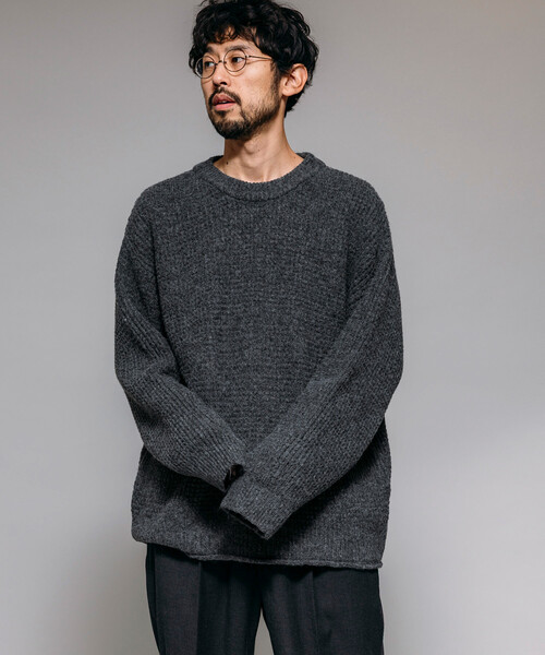 Firsthand（ファーストハンド）の「Firsthand/ファーストハンド ビッグシルエット ウール混 ワッフル編 クルーネックニット（ニット/セーター・メンズ・チャコールグレー/サックスブルー/ベージュ/レッド・LARGE/MEDIUM）」の17枚目の写真