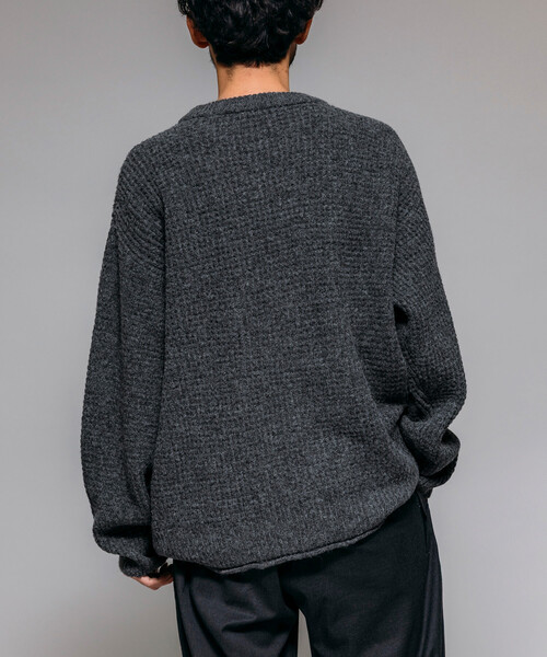 Firsthand（ファーストハンド）の「Firsthand/ファーストハンド ビッグシルエット ウール混 ワッフル編 クルーネックニット（ニット/セーター・メンズ・チャコールグレー/サックスブルー/ベージュ/レッド・LARGE/MEDIUM）」の20枚目の写真