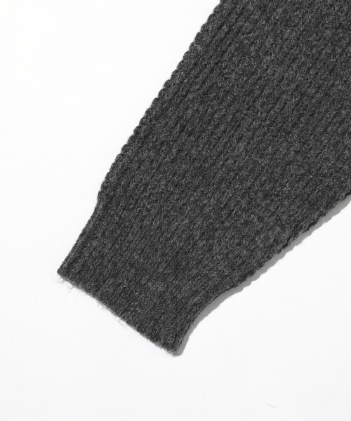 Firsthand（ファーストハンド）の「Firsthand/ファーストハンド ビッグシルエット ウール混 ワッフル編 クルーネックニット（ニット/セーター・メンズ・チャコールグレー/サックスブルー/ベージュ/レッド・LARGE/MEDIUM）」の5枚目の写真