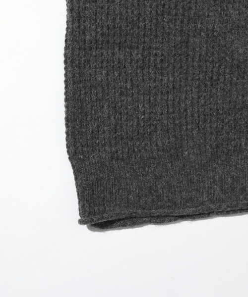 Firsthand（ファーストハンド）の「Firsthand/ファーストハンド ビッグシルエット ウール混 ワッフル編 クルーネックニット（ニット/セーター・メンズ・チャコールグレー/サックスブルー/ベージュ/レッド・LARGE/MEDIUM）」の6枚目の写真