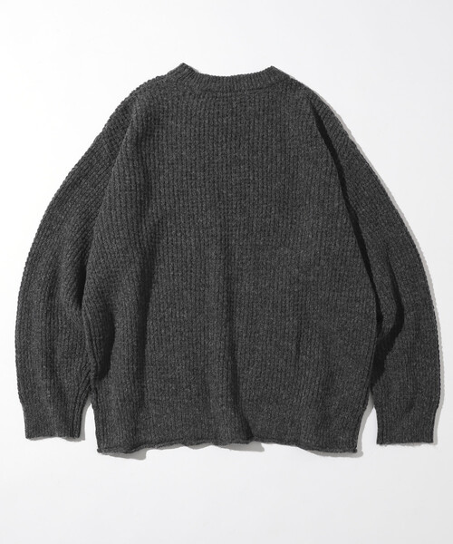 Firsthand（ファーストハンド）の「Firsthand/ファーストハンド ビッグシルエット ウール混 ワッフル編 クルーネックニット（ニット/セーター・メンズ・チャコールグレー/サックスブルー/ベージュ/レッド・LARGE/MEDIUM）」の7枚目の写真