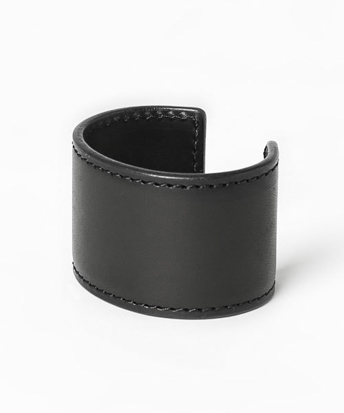 NANO universe（ナノユニバース）の「F/レザーバングル 1（バングル/リストバンド・メンズ・ブラウン系その他/ブラック/ダークブラウン・FREE）」の2枚目の写真