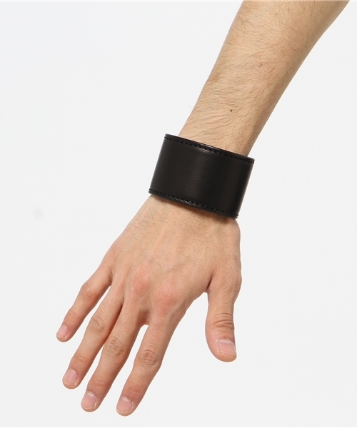 NANO universe（ナノユニバース）の「F/レザーバングル 1（バングル/リストバンド・メンズ・ブラウン系その他/ブラック/ダークブラウン・FREE）」の7枚目の写真