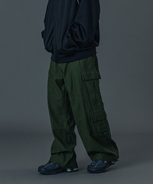 XLARGE（エクストララージ）の「DOUBLE CARGO PANTS（カーゴパンツ・メンズ・ブラック/オリーブ/ネイビー・30inch/32inch/34inch/36inch）」の2枚目の写真