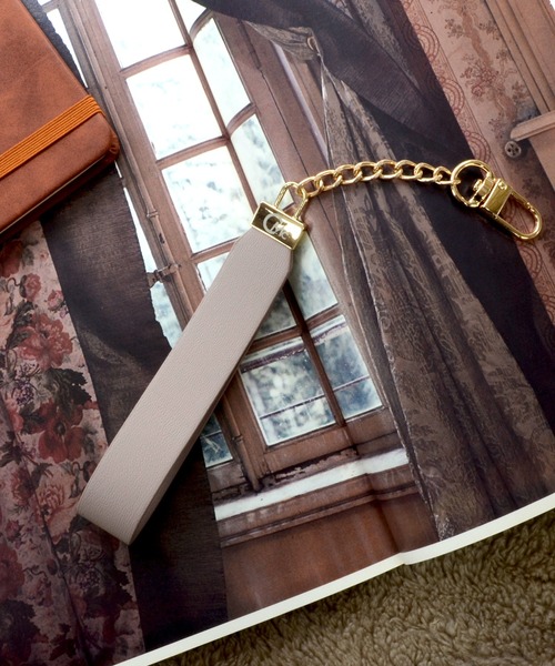 CECIL McBEE（セシルマクビー）の「セシルマクビー スマホ ストラップ [チェーンストラップ] ハンドストラップ（スマホグッズ・レディース・モカ/スモークピンク/ブラック/グレー/ベージュ・ONE SIZE）」の3枚目の写真