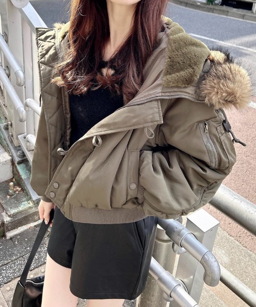 INGNI(イング)の「N2B(ブルゾン・レディース・カーキ/ブラック・M)」の2枚目の写真