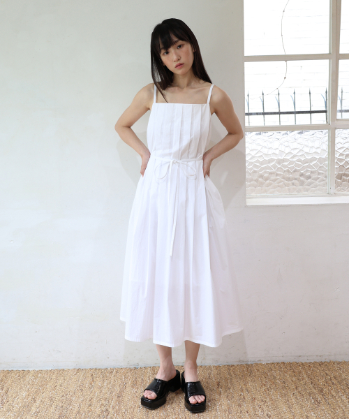 PAUL&ALICE(ポール&アリス)の「PLEATS CAMISOLE DRESS / WHITE(ワンピース・レディース・ホワイト・FREE)」の2枚目の写真