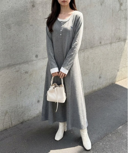 U.S. POLO ASSN.（ユーエスポロアッスン）の「GeeRA別注【U.S.POLOASSN.】レイヤード風ヘンリーネックロングワンピース（ワンピース・レディース・ブラック/グレー・LARGE/MEDIUM/SMALL/X-LARGE）」の2枚目の写真