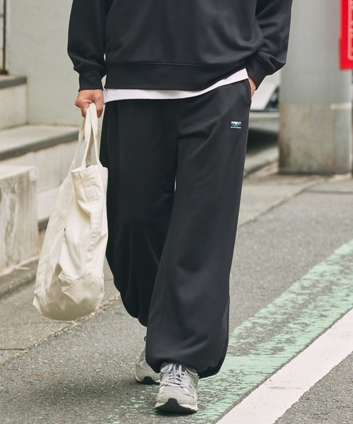 THE CRAFT CREW PRODUCTS(ザクラフトクループロダクツ)の「【UNNOTICEシリーズ】<セットアップ対応>11ozヘビーウェイト 裾ドローコード スウェットカーブパンツ / 吸水速乾・イージーケア・UVカット【THE CRAFT CREW PRODUCTS】(スウェットパンツ・メンズ・ブラック/オリーブ系/アッシュグレー/ダークグレー/ネイビー/キャメル・S/M/L)」の2枚目の写真