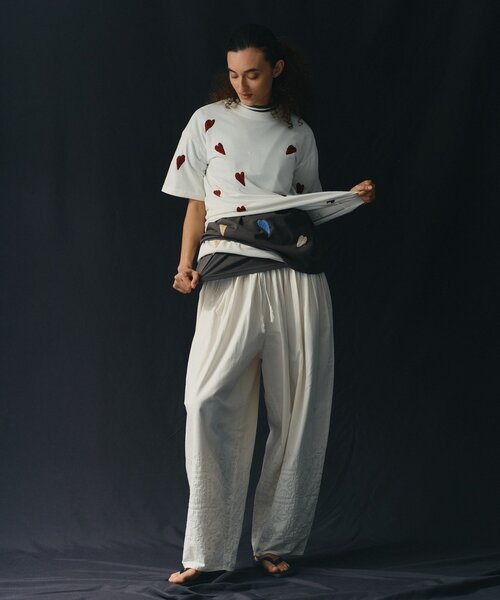 GALLARDAGALANTE(ガリャルダガランテ)の「【2026SS Debut】【Dhritië】【手洗い可】リーフ刺繍Tee(Tシャツ/カットソー・レディース・ホワイト系その他2/グレー系その他/ホワイト系その他/グレー系その他2・FREE)」の5枚目の写真