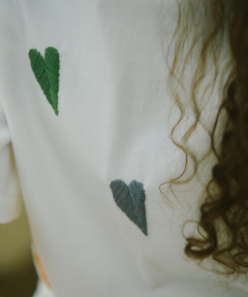 GALLARDAGALANTE(ガリャルダガランテ)の「【2026SS Debut】【Dhritië】【手洗い可】リーフ刺繍Tee(Tシャツ/カットソー・レディース・ホワイト系その他2/グレー系その他/ホワイト系その他/グレー系その他2・FREE)」の20枚目の写真