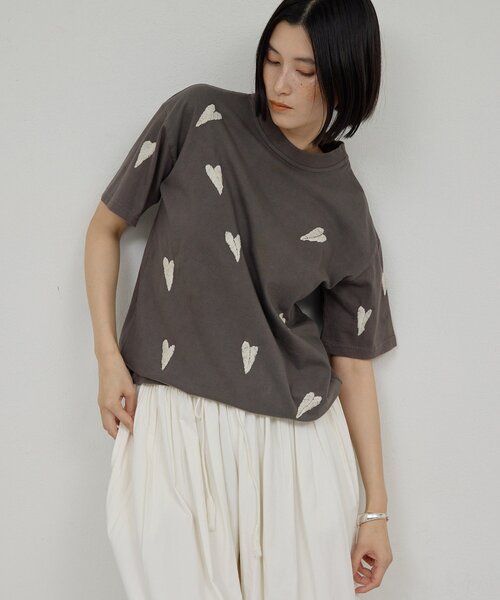 GALLARDAGALANTE(ガリャルダガランテ)の「【2026SS Debut】【Dhritië】【手洗い可】リーフ刺繍Tee(Tシャツ/カットソー・レディース・ホワイト系その他2/グレー系その他/ホワイト系その他/グレー系その他2・FREE)」の22枚目の写真