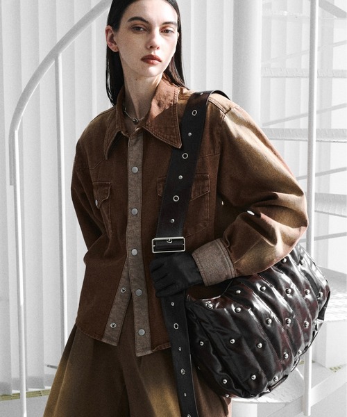 seyto(セイト)の「Studs padded sholder bag / スタッズパデットショルダーバッグ(ショルダーバッグ・メンズ・ブラック/ブラウン・FREE)」の2枚目の写真
