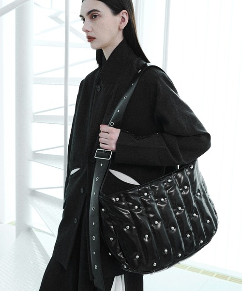 seyto(セイト)の「Studs padded sholder bag / スタッズパデットショルダーバッグ(ショルダーバッグ・メンズ・ブラック/ブラウン・FREE)」の1枚目の写真