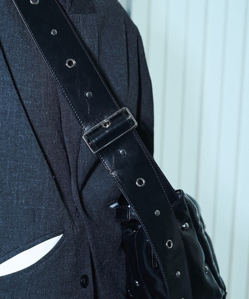 seyto(セイト)の「Studs padded sholder bag / スタッズパデットショルダーバッグ(ショルダーバッグ・メンズ・ブラック/ブラウン・FREE)」の14枚目の写真