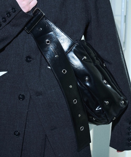seyto(セイト)の「Studs padded sholder bag / スタッズパデットショルダーバッグ(ショルダーバッグ・メンズ・ブラック/ブラウン・FREE)」の15枚目の写真