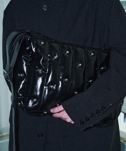seyto(セイト)の「Studs padded sholder bag / スタッズパデットショルダーバッグ(ショルダーバッグ・メンズ・ブラック/ブラウン・FREE)」の18枚目の写真
