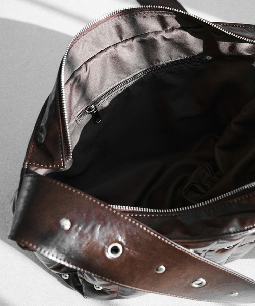 seyto(セイト)の「Studs padded sholder bag / スタッズパデットショルダーバッグ(ショルダーバッグ・メンズ・ブラック/ブラウン・FREE)」の4枚目の写真