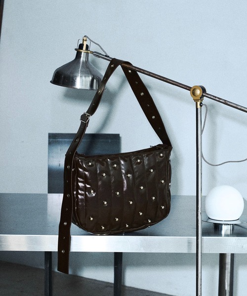 seyto(セイト)の「Studs padded sholder bag / スタッズパデットショルダーバッグ(ショルダーバッグ・メンズ・ブラック/ブラウン・FREE)」の6枚目の写真