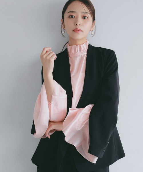 AJUGA.（アジュガ）の「フレアスリーブ スタンドネックシアーブラウス【セレモニー/オケージョン】（シャツ/ブラウス・レディース・オフホワイト/ピンク/ブラック・FREE）」の3枚目の写真