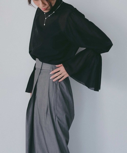 AJUGA.（アジュガ）の「フレアスリーブ スタンドネックシアーブラウス【セレモニー/オケージョン】（シャツ/ブラウス・レディース・オフホワイト/ピンク/ブラック・FREE）」の2枚目の写真