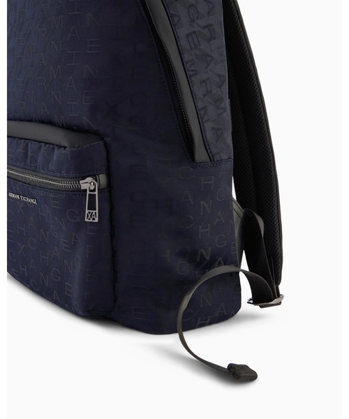 ARMANI EXCHANGE（アルマーニエクスチェンジ）の「【A|X アルマーニ エクスチェンジ】オールオーバージャカードロゴ バックパック（バックパック/リュック・メンズ・ダークネイビー・FREE）」の2枚目の写真