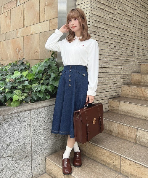 F i.n.t(フィント)の「ローズシーリング釦デニムフレアースカート(スカート・レディース・ブラック/インディゴブルー・FREE)」の5枚目の写真