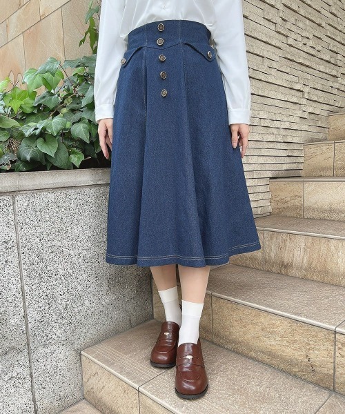 F i.n.t(フィント)の「ローズシーリング釦デニムフレアースカート(スカート・レディース・ブラック/インディゴブルー・FREE)」の7枚目の写真