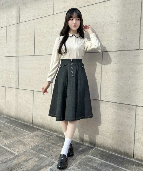 F i.n.t(フィント)の「ローズシーリング釦デニムフレアースカート(スカート・レディース・ブラック/インディゴブルー・FREE)」の12枚目の写真