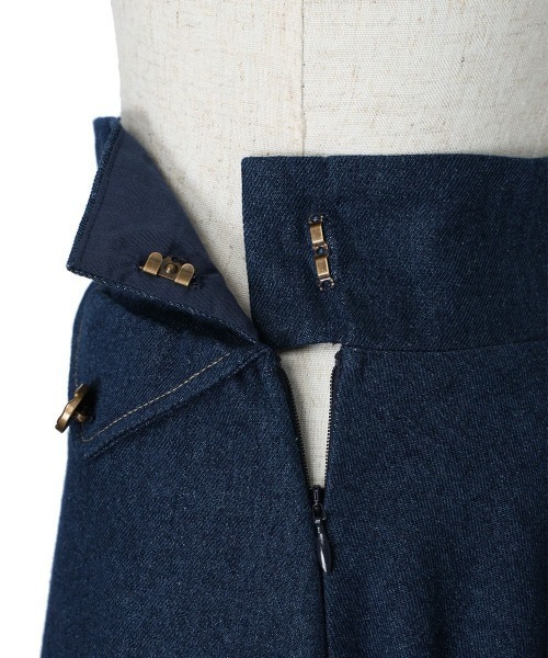 F i.n.t(フィント)の「ローズシーリング釦デニムフレアースカート(スカート・レディース・ブラック/インディゴブルー・FREE)」の19枚目の写真