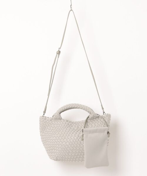 IO(イオ)(イオ)の「HERB/Intrecciato Tote Bag with 2Way Pouch/ツーウェイポーチ付きトートバッグ(トートバッグ・レディース・ブラウン/アイボリー/ブラック・FREE)」の1枚目の写真