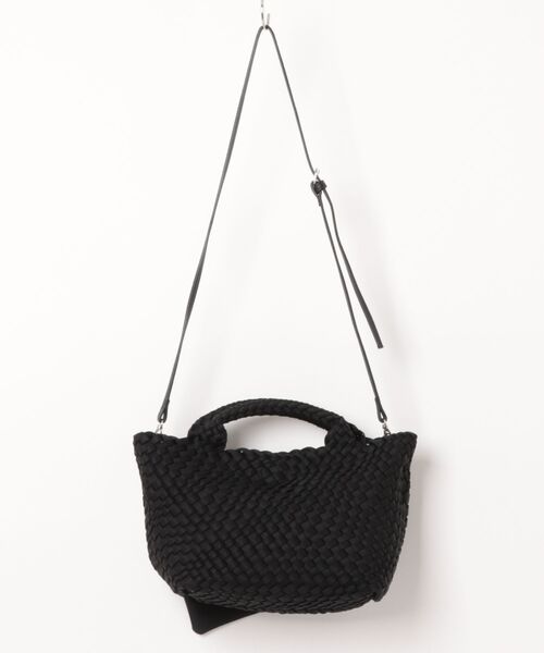 IO(イオ)(イオ)の「HERB/Intrecciato Tote Bag with 2Way Pouch/ツーウェイポーチ付きトートバッグ(トートバッグ・レディース・ブラウン/アイボリー/ブラック・FREE)」の4枚目の写真
