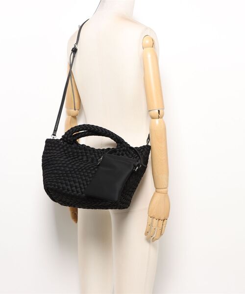 IO(イオ)(イオ)の「HERB/Intrecciato Tote Bag with 2Way Pouch/ツーウェイポーチ付きトートバッグ(トートバッグ・レディース・ブラウン/アイボリー/ブラック・FREE)」の7枚目の写真