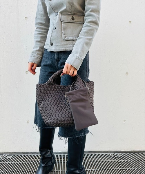 IO(イオ)(イオ)の「HERB/Intrecciato Tote Bag with 2Way Pouch/ツーウェイポーチ付きトートバッグ(トートバッグ・レディース・ブラウン/アイボリー/ブラック・FREE)」の9枚目の写真