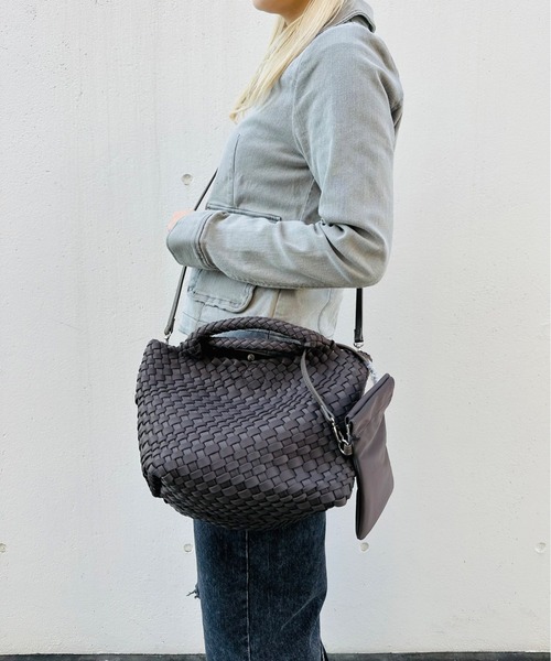 IO(イオ)(イオ)の「HERB/Intrecciato Tote Bag with 2Way Pouch/ツーウェイポーチ付きトートバッグ(トートバッグ・レディース・ブラウン/アイボリー/ブラック・FREE)」の11枚目の写真