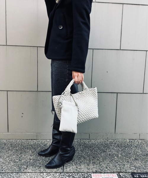 IO(イオ)(イオ)の「HERB/Intrecciato Tote Bag with 2Way Pouch/ツーウェイポーチ付きトートバッグ(トートバッグ・レディース・ブラウン/アイボリー/ブラック・FREE)」の12枚目の写真