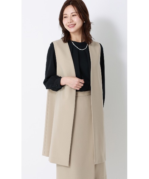 AOYAMA(アオヤマ)の「抜群の着回し力と機能性が魅力「名品シリーズ」ロングジレ【セットアップ着用可】(スーツベスト・レディース・ベージュ/ネイビー・L/M)」の2枚目の写真