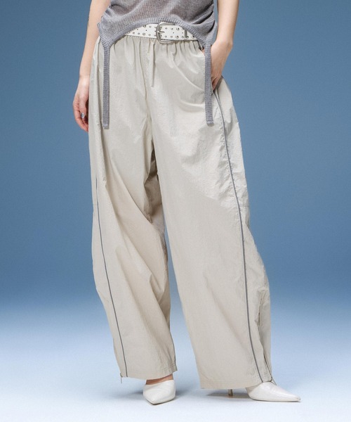 X-girl(エックスガール)の「BANANA SHAPE TRACK PANTS(その他パンツ・レディース・ブラック/ベージュ・S/M)」の2枚目の写真