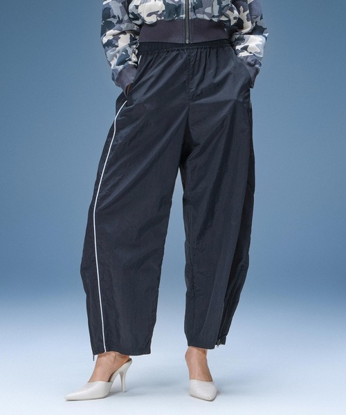 X-girl(エックスガール)の「BANANA SHAPE TRACK PANTS(その他パンツ・レディース・ブラック/ベージュ・S/M)」の1枚目の写真