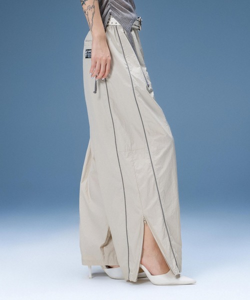 X-girl(エックスガール)の「BANANA SHAPE TRACK PANTS(その他パンツ・レディース・ブラック/ベージュ・S/M)」の3枚目の写真