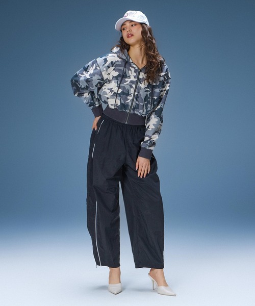 X-girl(エックスガール)の「BANANA SHAPE TRACK PANTS(その他パンツ・レディース・ブラック/ベージュ・S/M)」の12枚目の写真