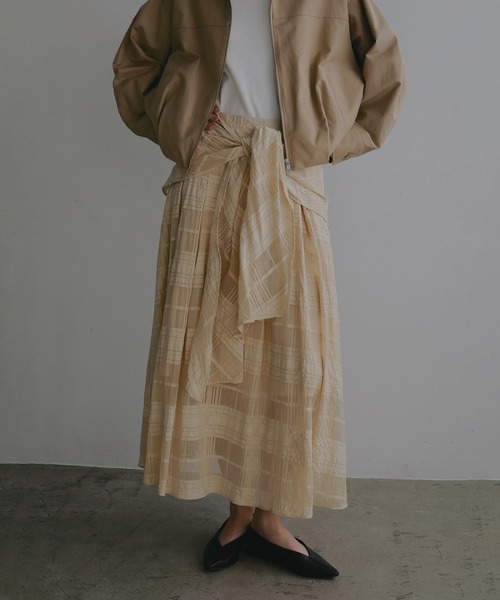 MANOF(マノフ)の「SHEER CHECK FLARE SKIRTS(スカート・レディース・ブラック/レッド/ベージュ・M/S)」の3枚目の写真