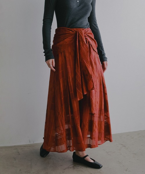 MANOF（マノフ）の「SHEER CHECK FLARE SKIRTS（スカート・レディース・ブラック/レッド・M/S）」の2枚目の写真