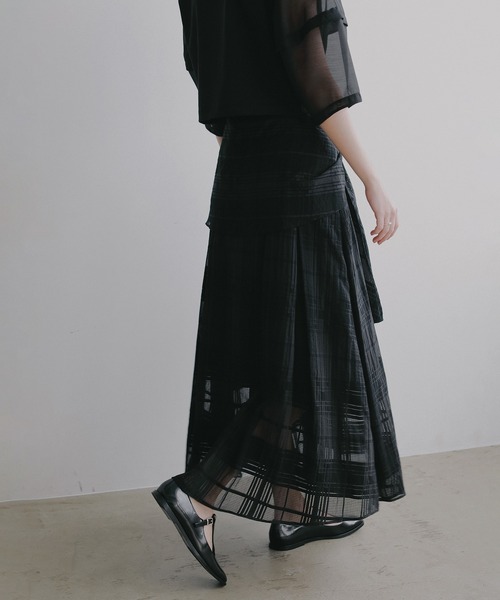 MANOF(マノフ)の「SHEER CHECK FLARE SKIRTS(スカート・レディース・ブラック/レッド/ベージュ・M/S)」の7枚目の写真