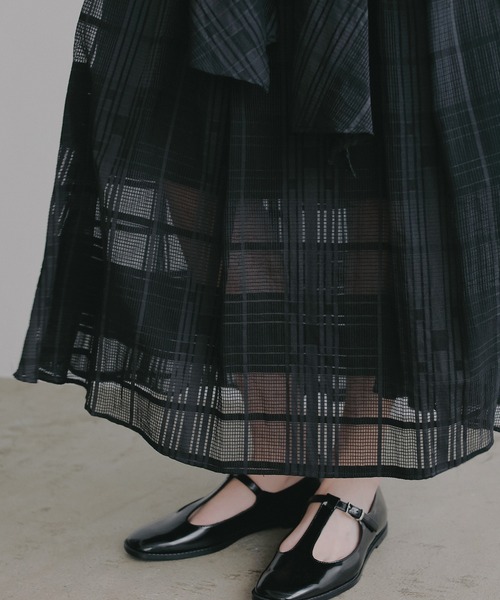 MANOF(マノフ)の「SHEER CHECK FLARE SKIRTS(スカート・レディース・ブラック/レッド/ベージュ・M/S)」の9枚目の写真