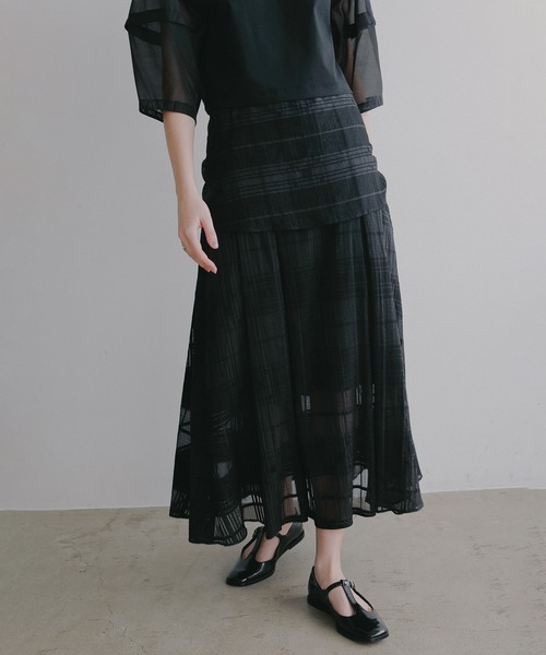MANOF(マノフ)の「SHEER CHECK FLARE SKIRTS(スカート・レディース・ブラック/レッド/ベージュ・M/S)」の10枚目の写真