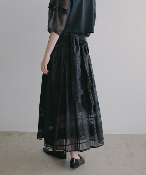 MANOF(マノフ)の「SHEER CHECK FLARE SKIRTS(スカート・レディース・ブラック/レッド/ベージュ・M/S)」の11枚目の写真