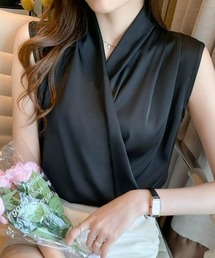 一枚で上品ノースリーブシャーリングの立体感、夏服ブラウス
